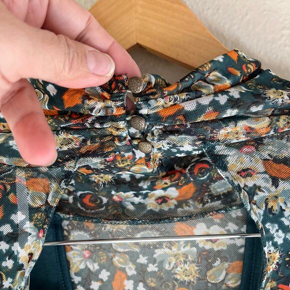 NEW Free People all dolled up floral cropped blouse - Picture 4 of 12